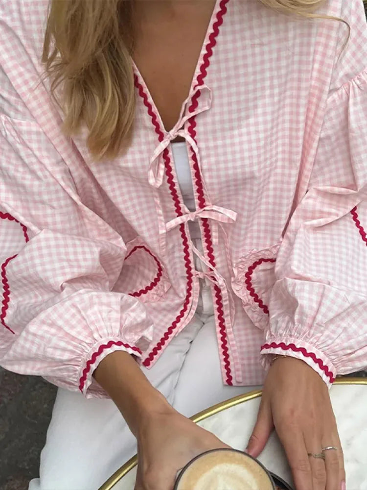 Isabelle – blouse élégante en forme de cœur