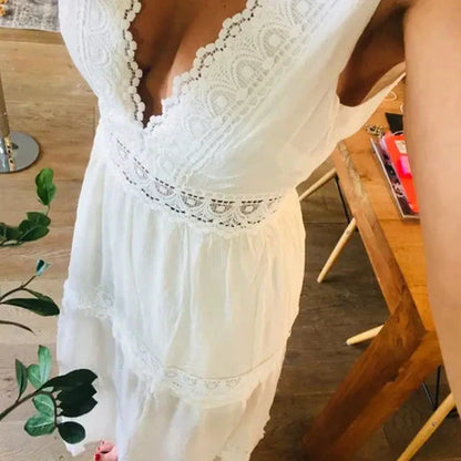 Kim | Robe en Dentelle à Décolleté en V (Presque épuisé)
